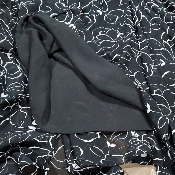 🔺️Chaps Black & White Print Flowy Asymmetric Skirt Size 10 - Picture 7 of 9
